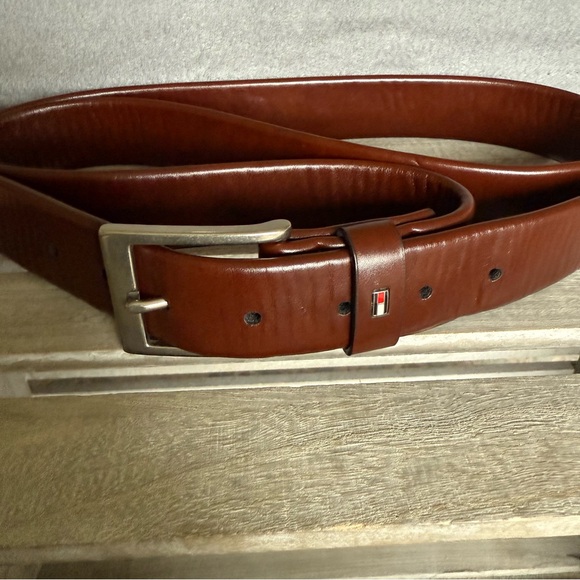 Tommy Hilfiger Rich Brown Soft and flexible Imitation Leather Belt 52 inches - Picture 3 of 9